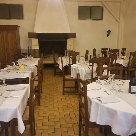 L'Auberge Des Voyageurs Ménigoute Exteriör bild
