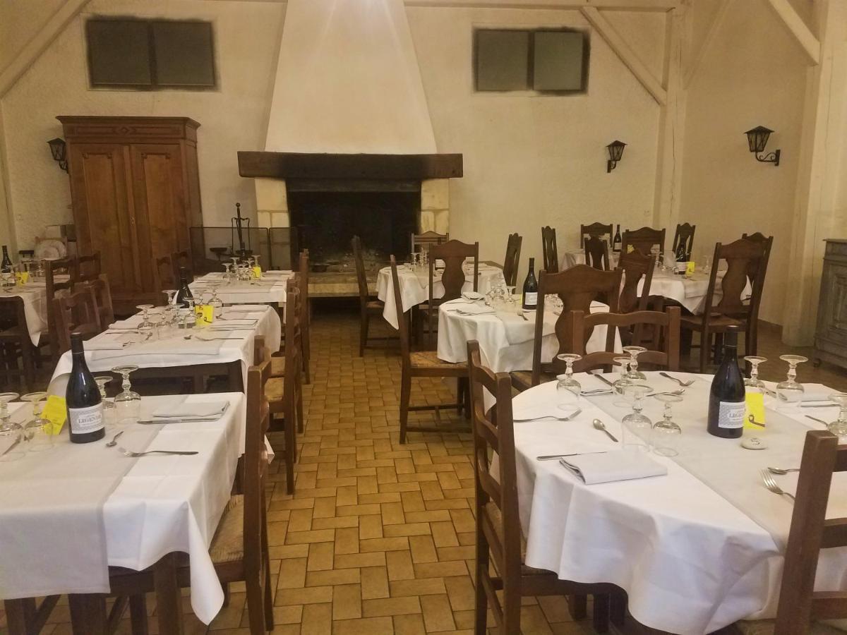 L'Auberge Des Voyageurs Ménigoute Exteriör bild